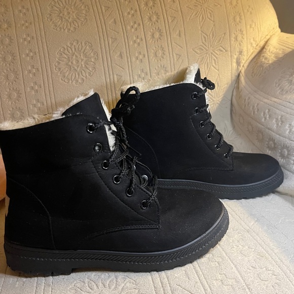 SQL Black Boots with Fur Size39 US 4-5 - Picture 2 of 10